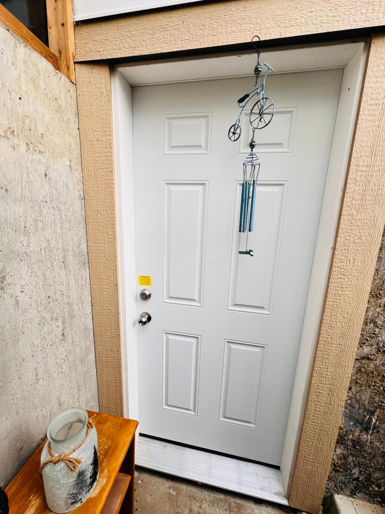 A Classic Homely Basement Suite! Chestermere Экстерьер фото