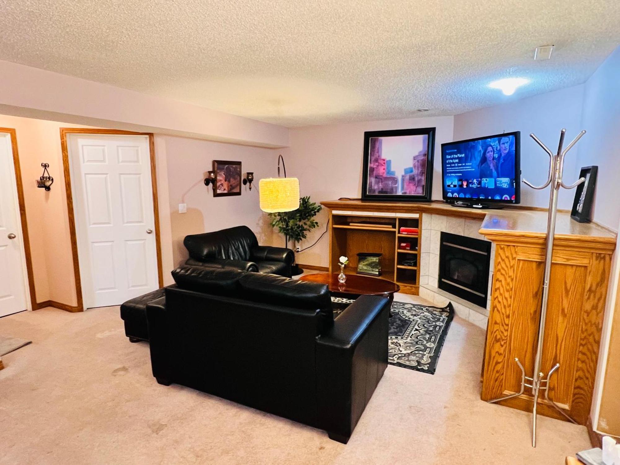 A Classic Homely Basement Suite! Chestermere Экстерьер фото