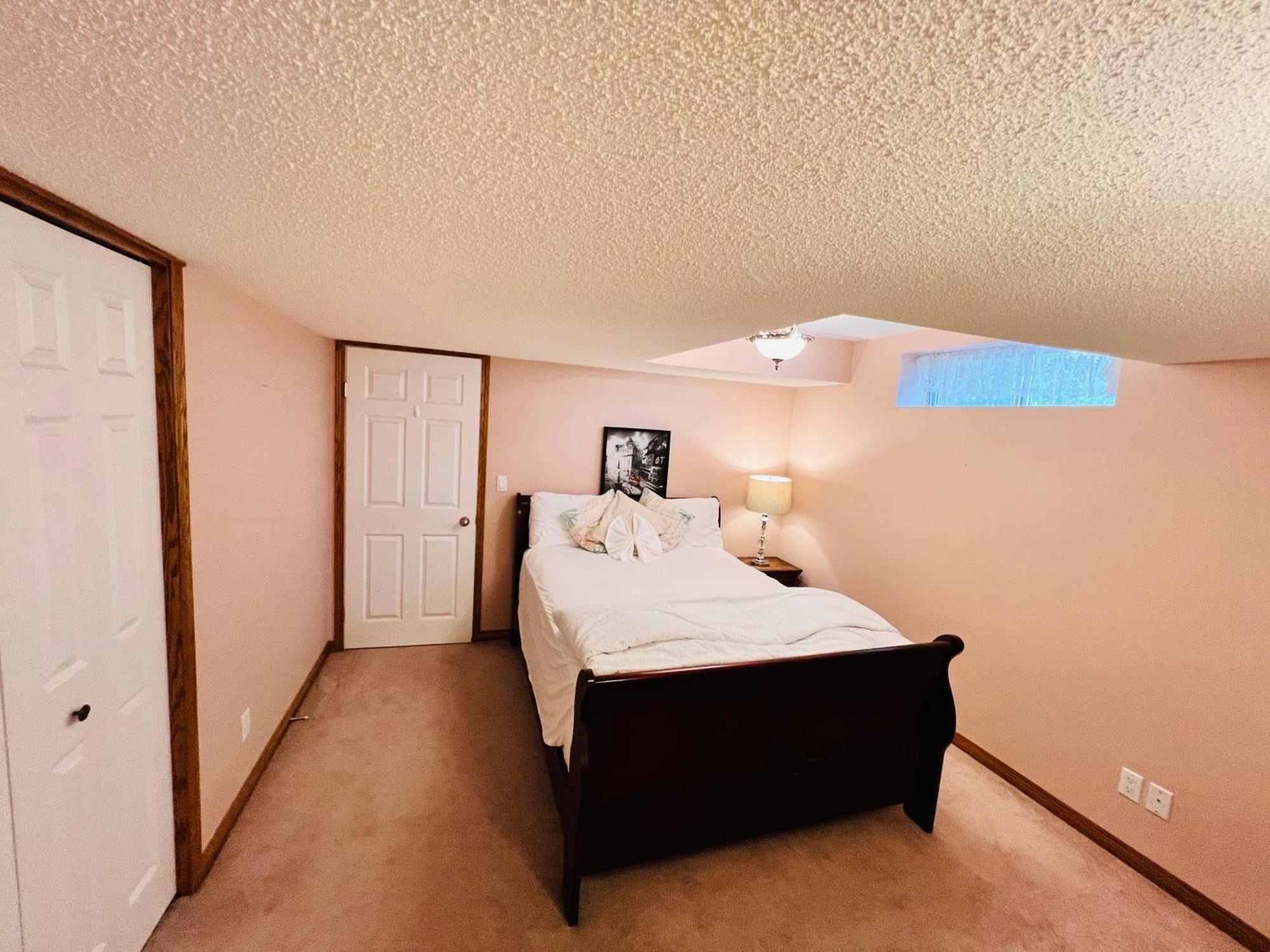 A Classic Homely Basement Suite! Chestermere Экстерьер фото